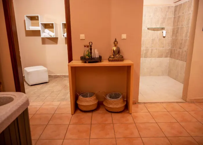 Отель Agnantio & 3*