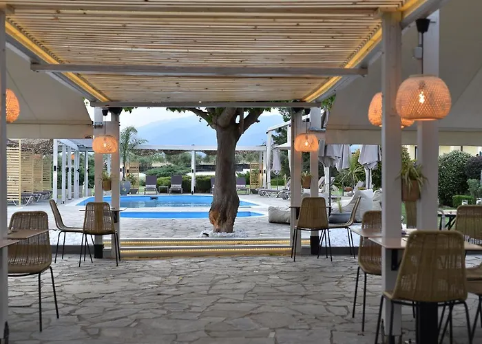 Agnantio & מלון 3*